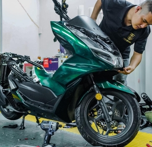 Dán đổi màu ngọc lục bảo siêu đẹp cho HONDA PCX